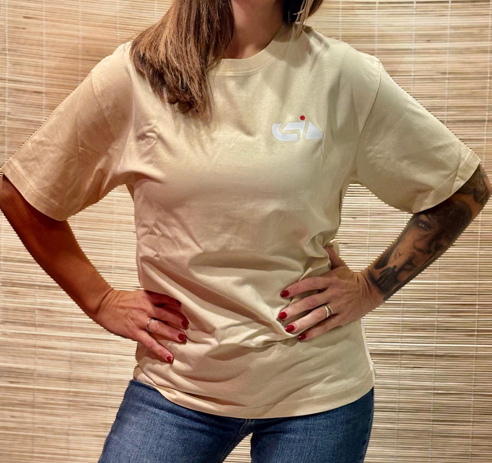 CAMISETA GIA BEIGE OVERSIZE
